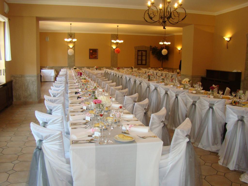 Hotel Buchlovice Luaran gambar