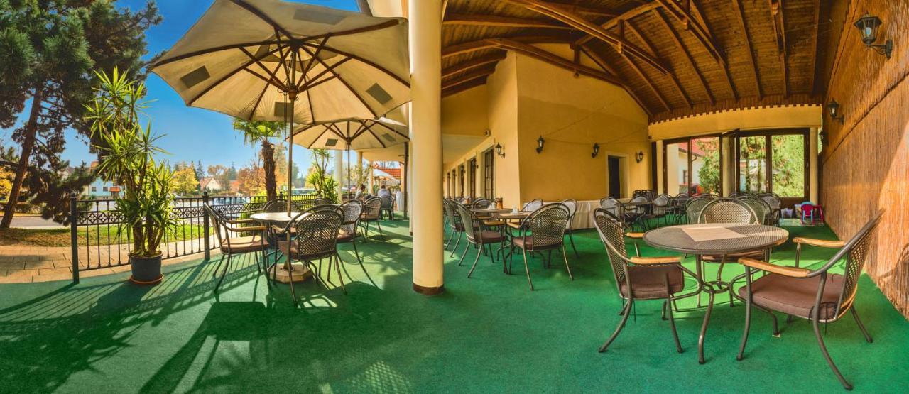 Hotel Buchlovice Luaran gambar